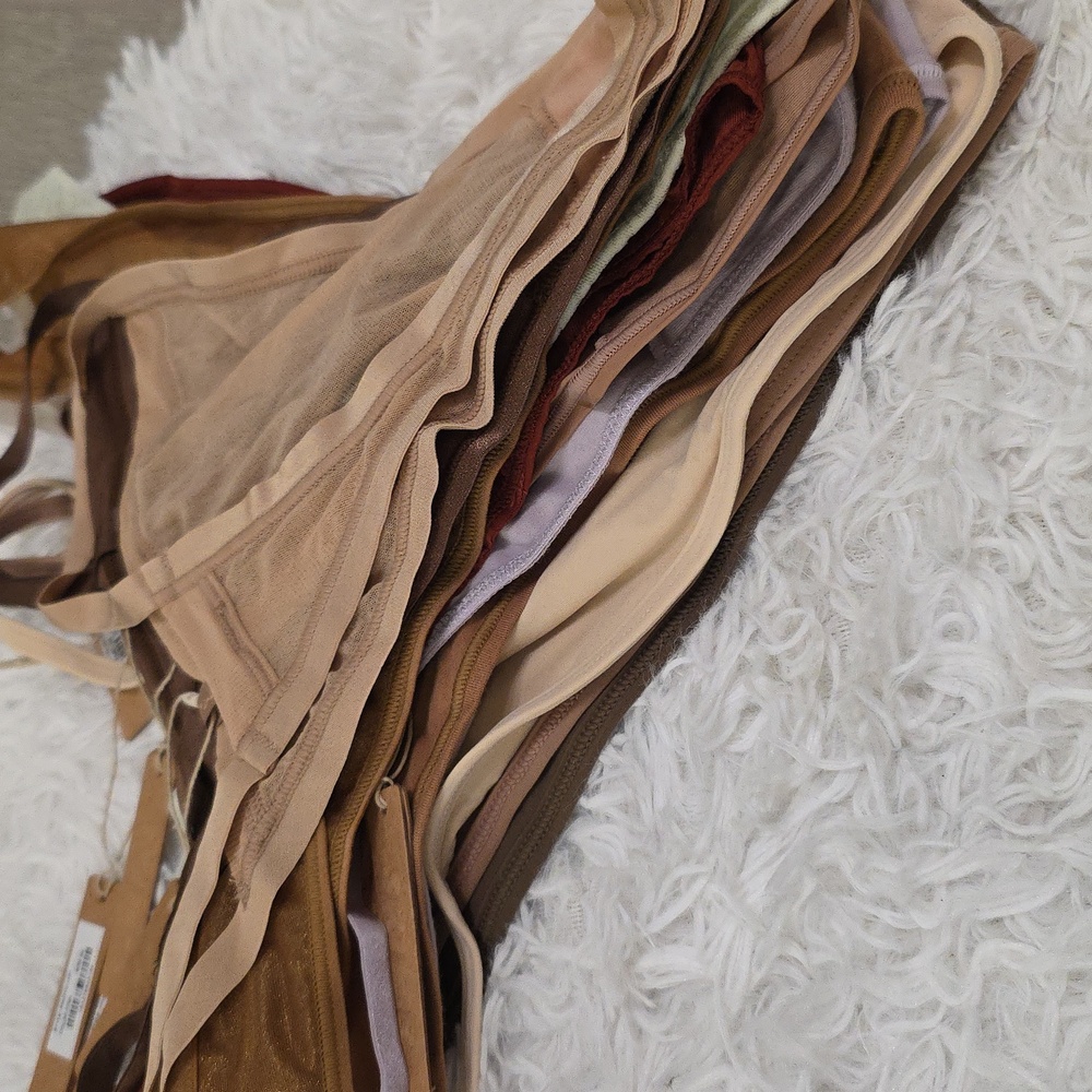 12pcs SKIMS  Thongs 2X ( 11 NWT 1 NWOT) - Picture 8 of 9